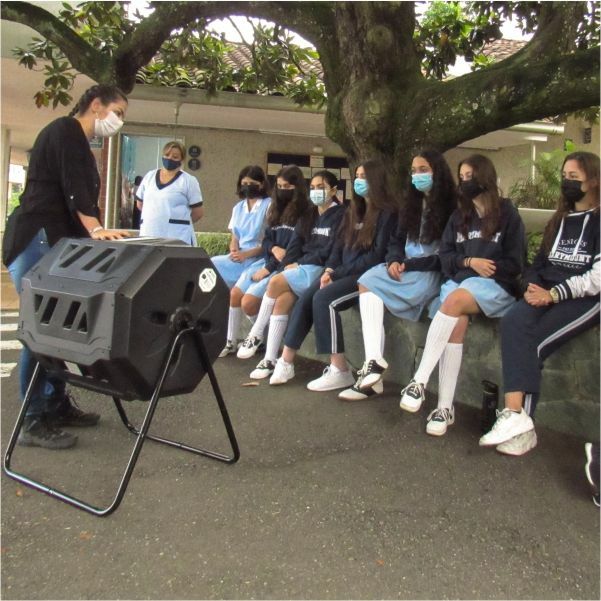 Transforming waste into life / Transformando residuos en vida