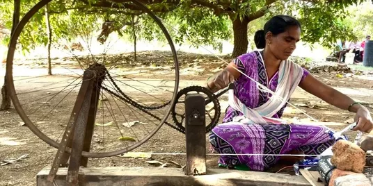 Weaving Change: Turning Plastic Waste into Livelihoods