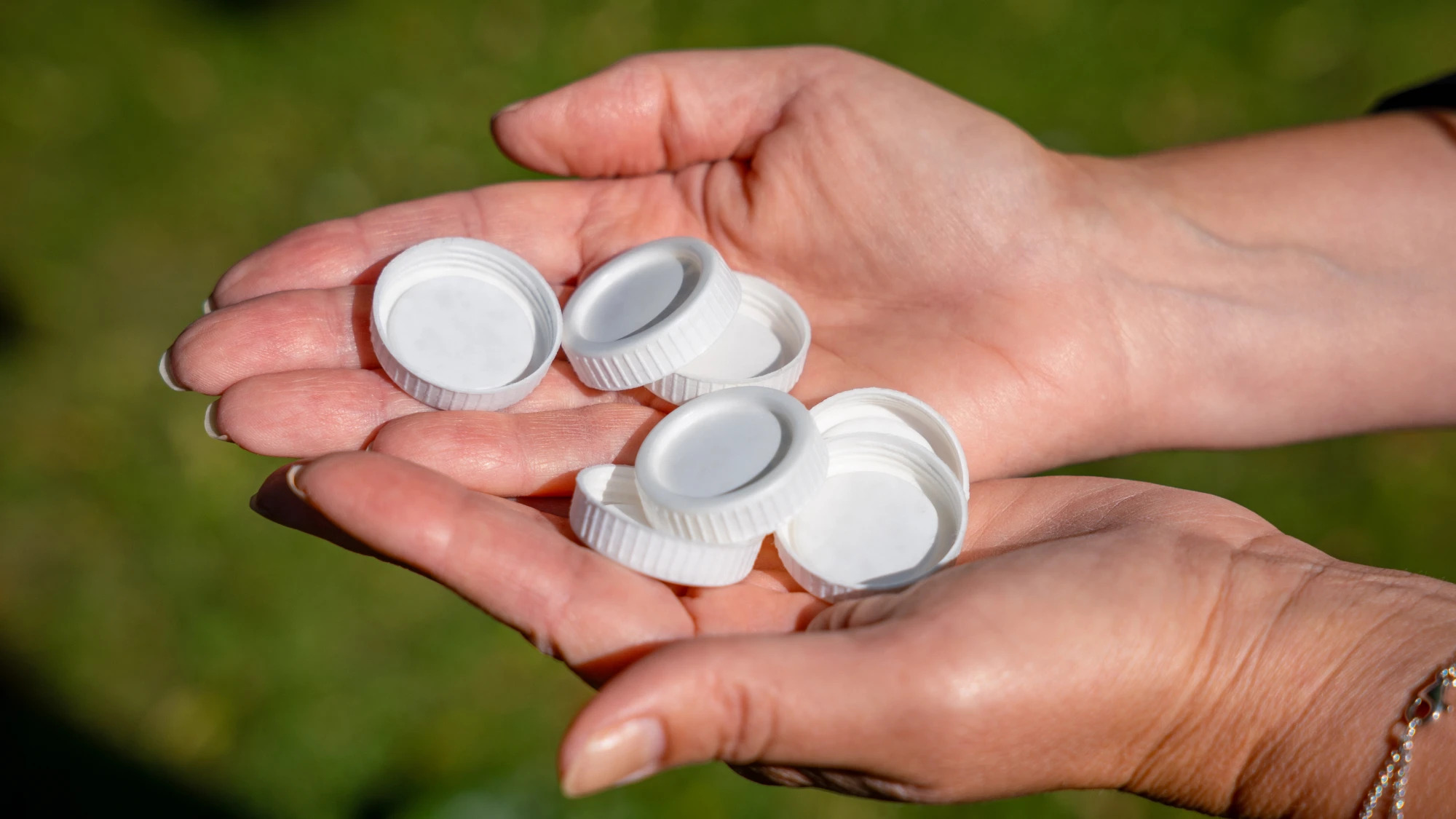 Revolutionary Fiber-based Caps and Lids