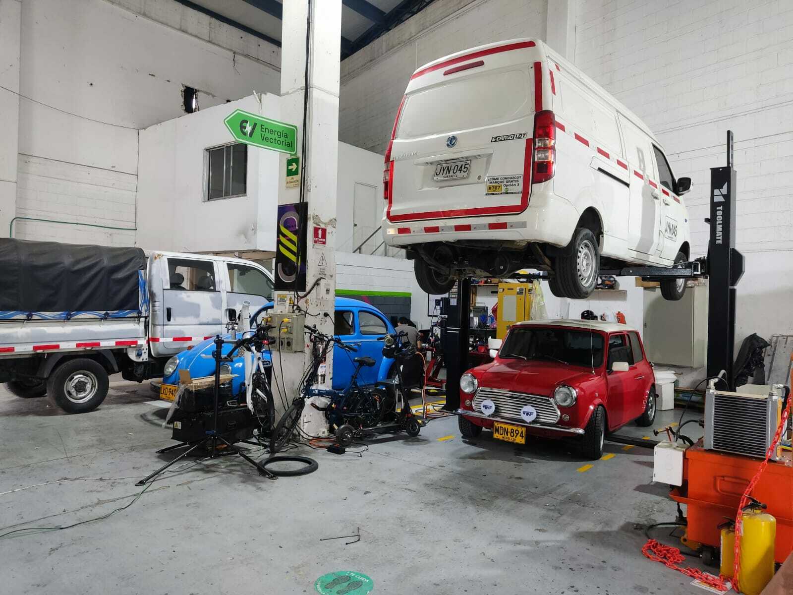 Decarbonizing Mobility through Retrofit / Descarbonización de la movilidad mediante la modernización de sistemas